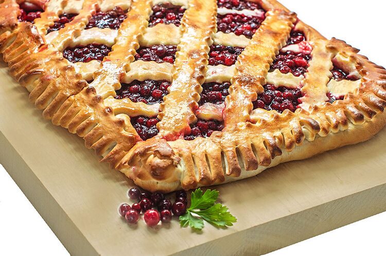 Пирог с брусникой