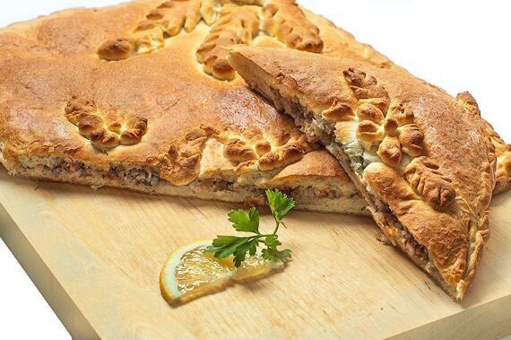 Пирог с сайрой и рисом